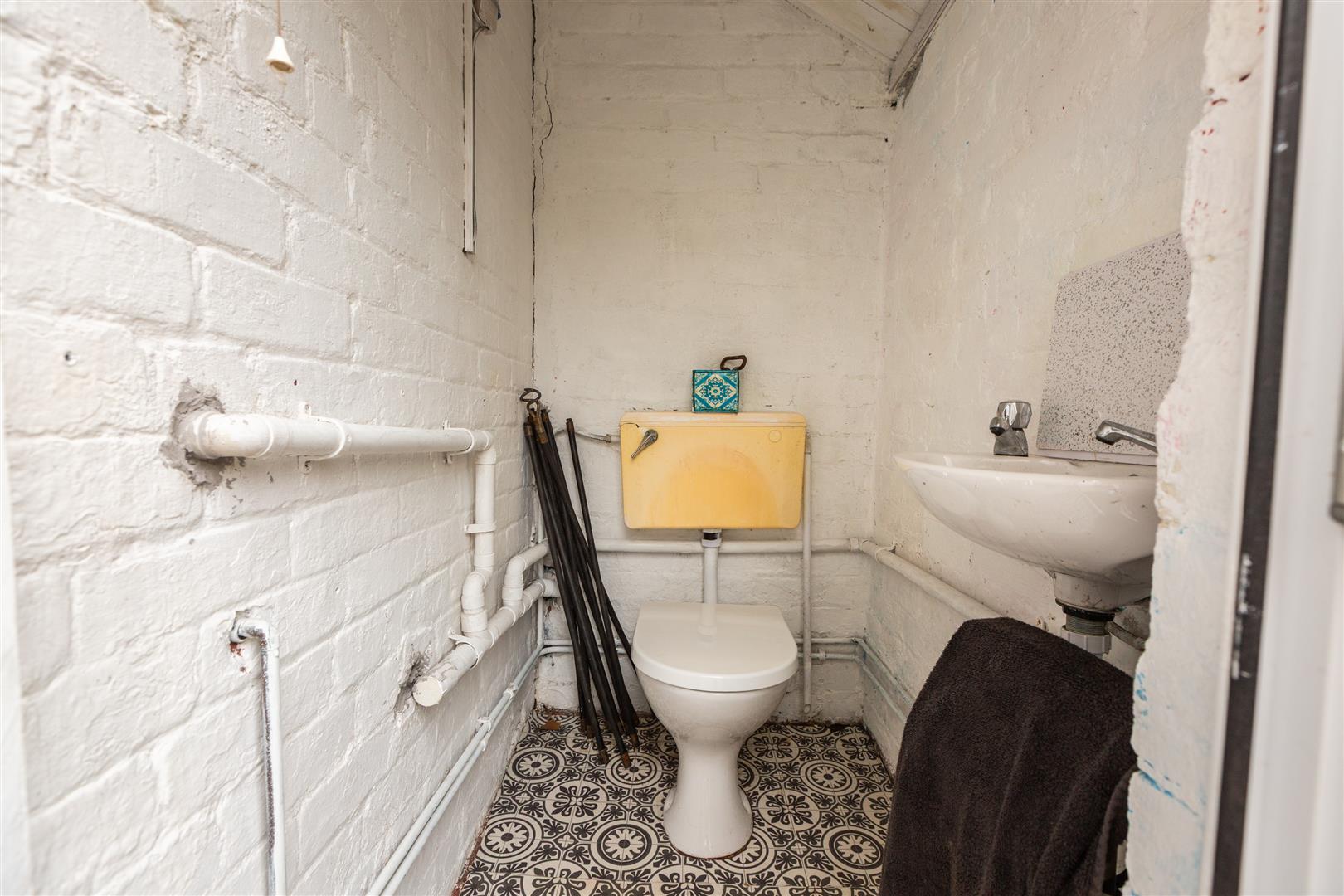 Hebron Road, Clydach, Swansea, SA6 5EJ